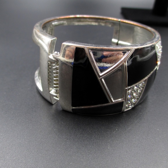 Vintage Silver & Black Crystal Rustic Bracelet - Picture 6 of 8